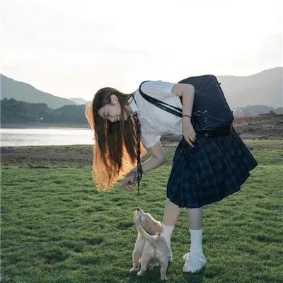 中间的房子